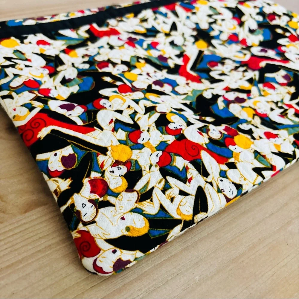 Carolina Herrera Graphic Print Cosmetic Bag | Neiman Marcus Exclusive‎